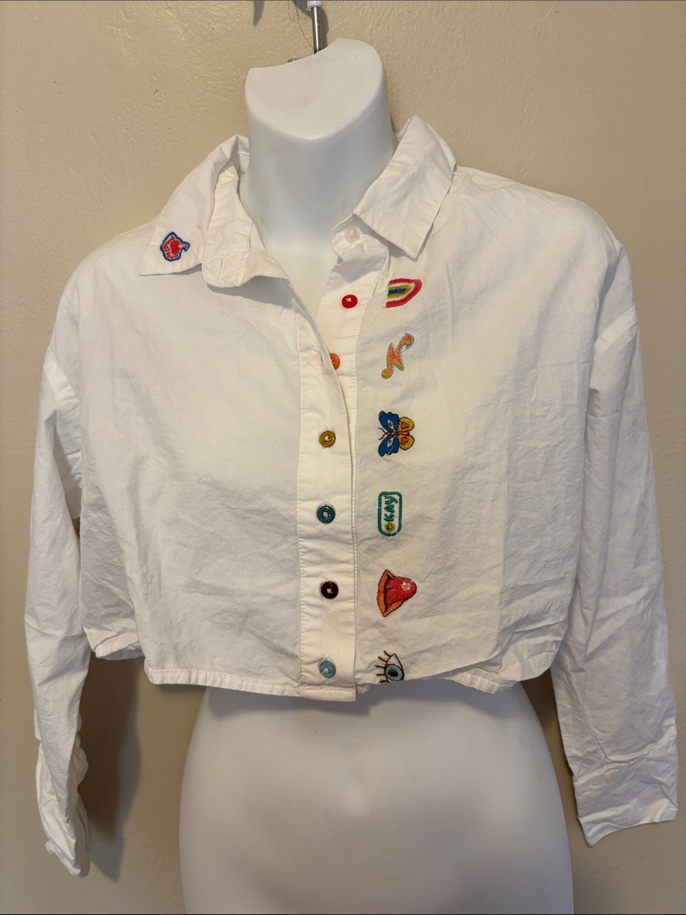 Cropped White Button-Up Shirt with Colorful Embroidered Patches